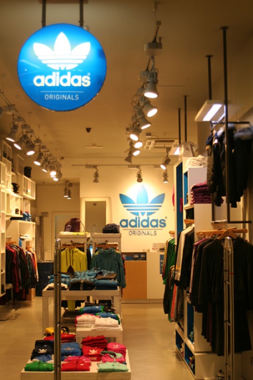 Adidas Originals inaugura uno store in piazza San Babila | Negozi A Milano
